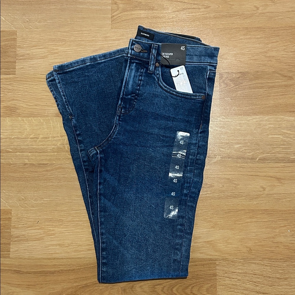 Express Women’s Skyscraper Jeans - Short